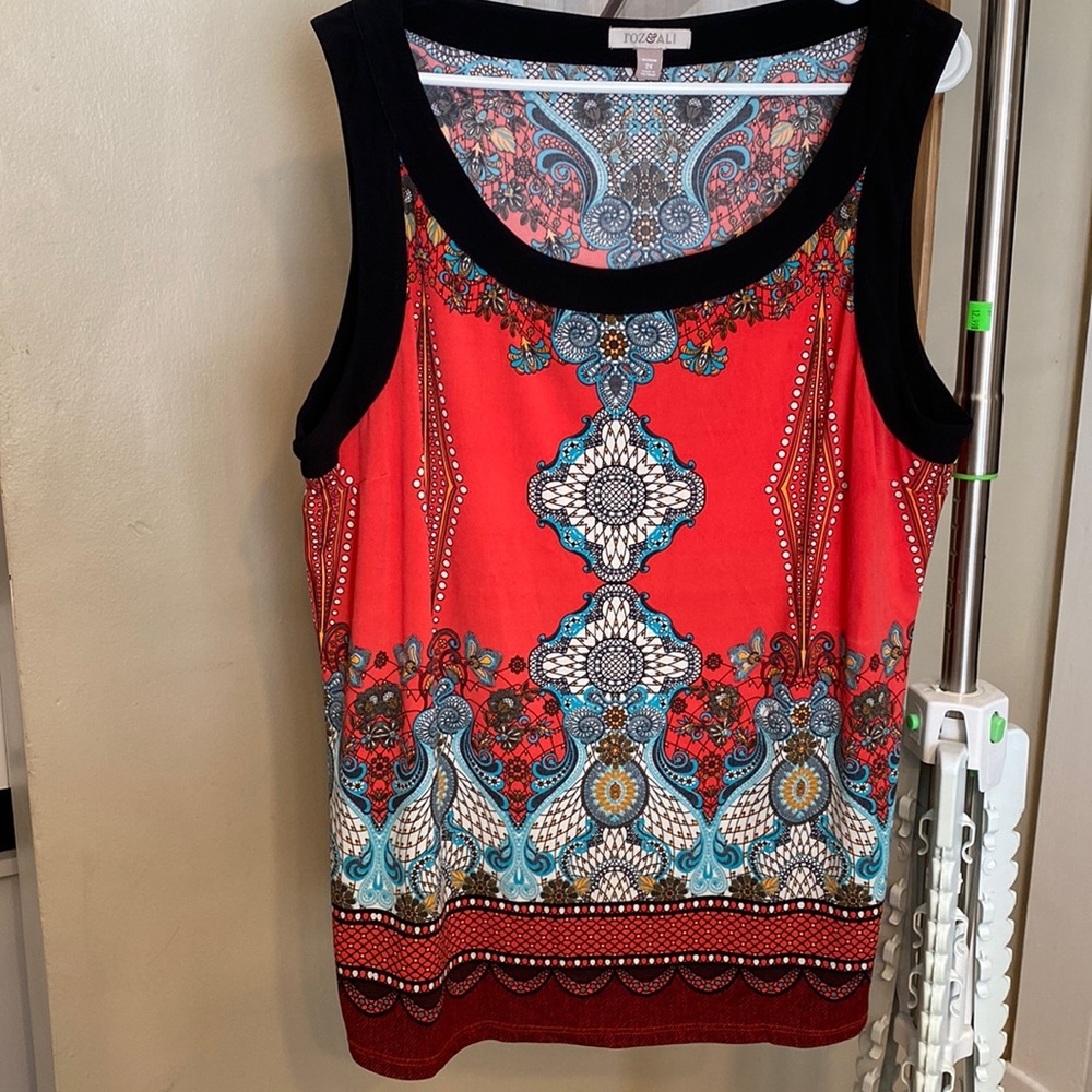 roz & Ali women’s top, size 2X, red with black trim and beautiful medallions.
